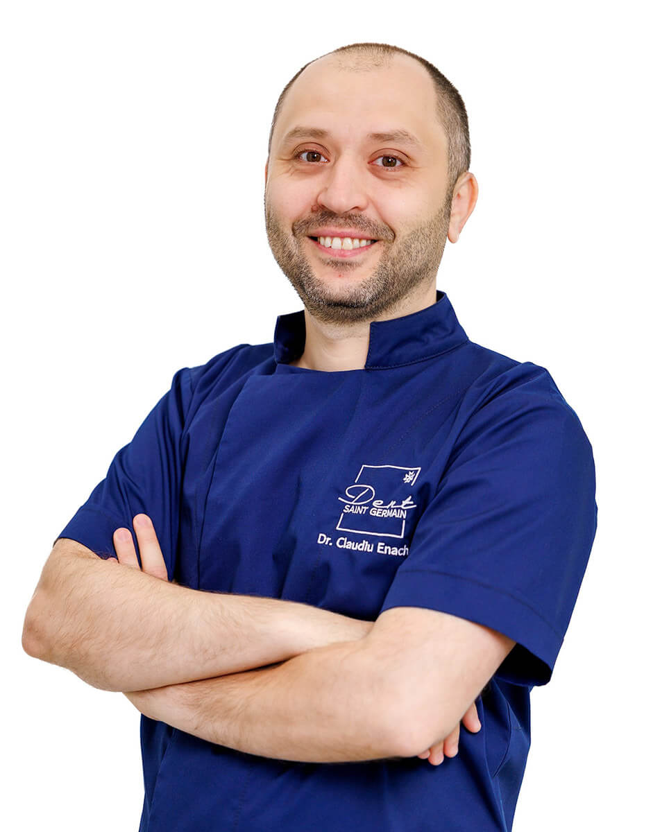Dr. Claudiu Enache în cabinet